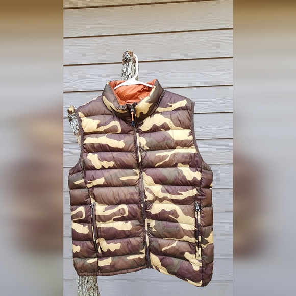 Black Rivet Rust Puffer Vest - Picture 1 of 4